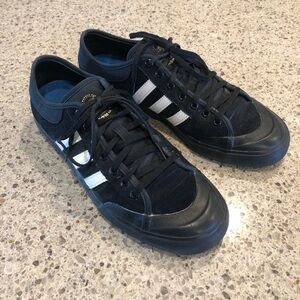 Adidas Men's Matchcourt sneakers 10.5
